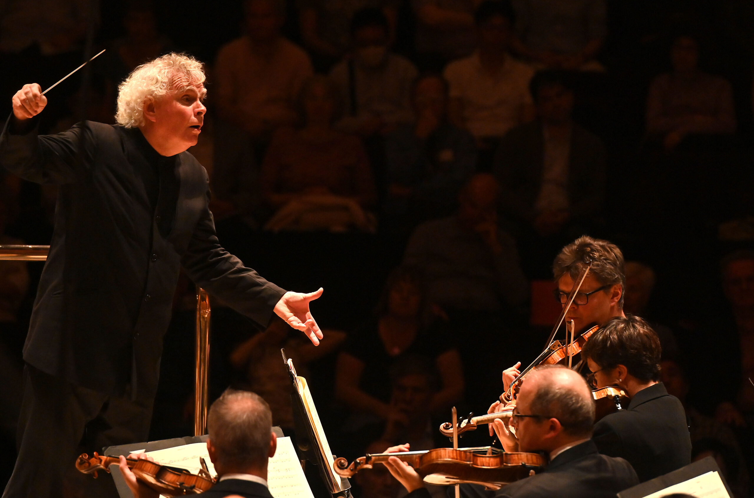 The London Symphony Orchestra conducted by Sir Simon Rattle (Leila Josefowicz: violin) launch their 2019–20 season with an all-British programme of music (Emily Howard Antisphere (world premiere, Barbican commission), Colin Matthews Violin Concerto, Walton Symphony No 1) in the Barbican Hall on Saturday, 14 Sept. 2019. Photo by Mark Allan