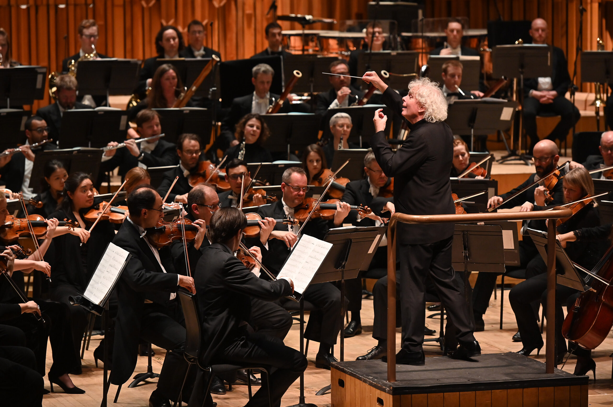 The LSO conducted by Sir Simon Rattle perform Sibelius: Symphony No7, Hans Abrahamson: Let Me Tell You (B Barbara Hannigan:soprano) and Nelson: Symphony No4, 'Inextinguisahable' in the Barbican Hall on Thursday 10 Jan. 2019. The LSO are joined by 12 Keston MAX Fellows Photo by Mark Allan